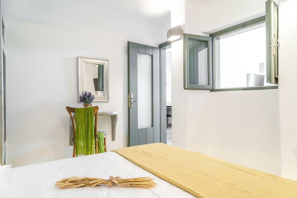 Astrea Suites Feggaropetra Cave House Fira  Exterior photo